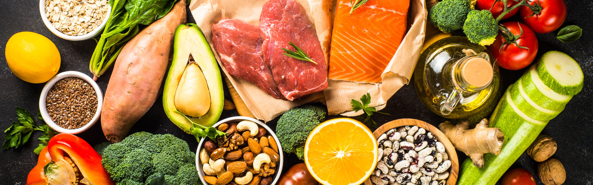 Bunte Auswahl frischer Lebensmittel.